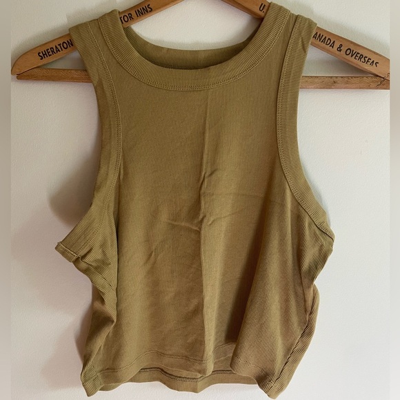 #176- MADEWELL-Ribbed Cutaway Crop Tank - Picture 1 of 4